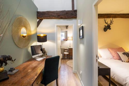 Ένα ή περισσότερα κρεβάτια σε δωμάτιο στο Cottage Livingstone by Cocoonr