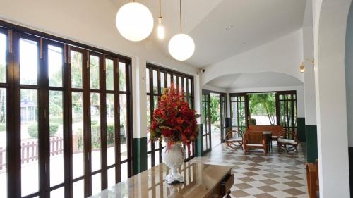 a lobby with a vase of flowers on a table at Baan Imm Sook Resort in Chao Lao Beach