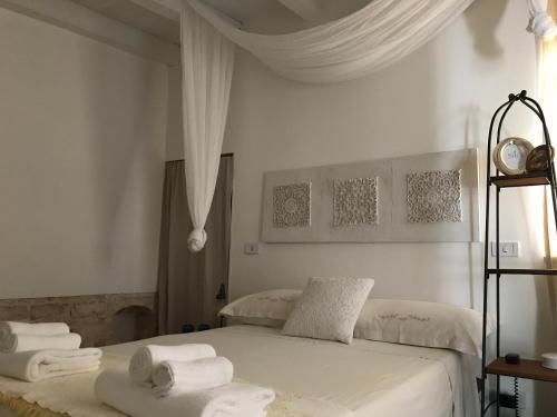 a bedroom with two beds with towels on them at Aria di Casa Country Resort in Alberobello