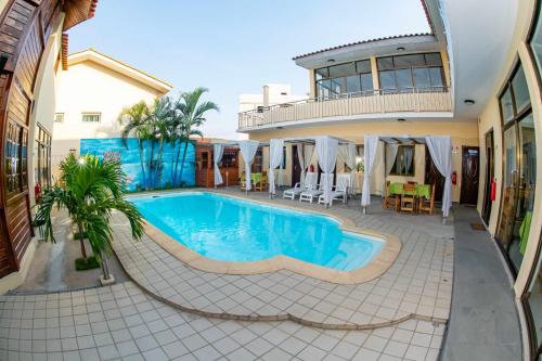 Der Swimmingpool an oder in der Nähe von Ndussole House