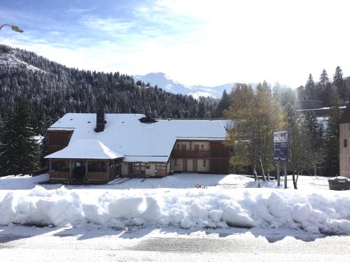 a house in the snow with snow covered at RÉSID BEC DE L AIGLE Studio 21 - LE LIORAN in Laveissière