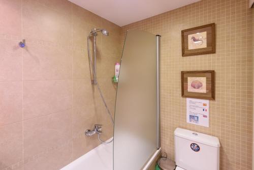 RamblasRentals Cozy Renovated 2BR with Balcony Lift 20M Rambla - Parking - Wifi