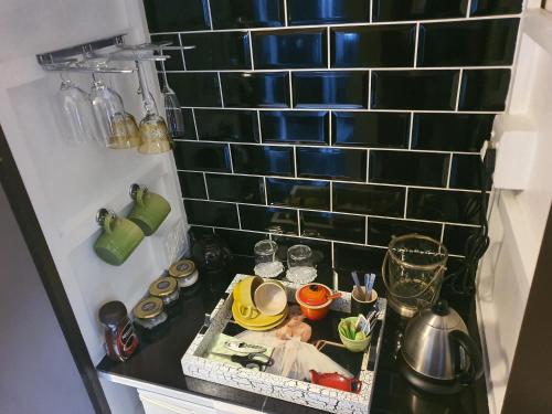 Dapur atau dapur kecil di Miles B&B Guest House