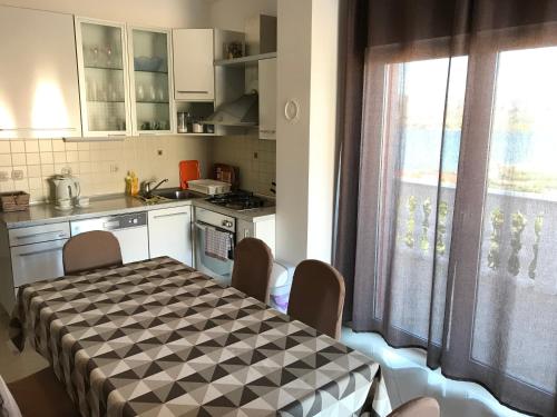 A kitchen or kitchenette at Holiday Home Panorama
