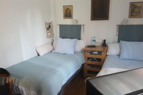 Un pat sau paturi într-o cameră la Piso tranquilo en zona residencial