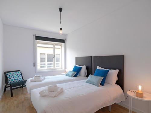 A bed or beds in a room at FLH Porto Comfort Flat
