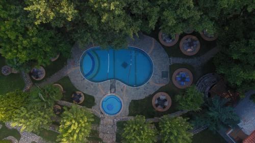 Bazén v ubytování Hotel Nemesis nebo v jeho okolí