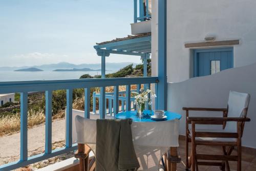 a table on a balcony with a view of the ocean at Asterias House in Donoussa