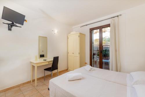 Μια τηλεόραση ή/και κέντρο ψυχαγωγίας στο Hotel Villa Piras