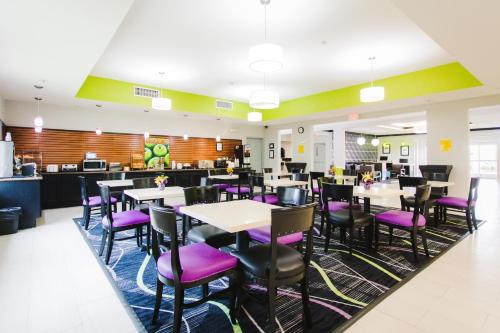 Restaurace v ubytování Palacio Royale Inn Signature Katy