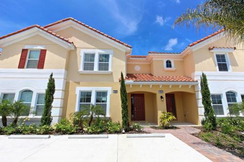 Cozy 4Bed 3Bath Home with Pool at Solterra! 4631TD, Davenport, United States
