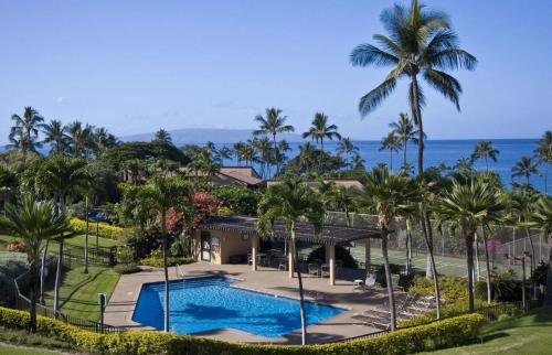 uma vista aérea de um resort com uma piscina em Wailea Ekahi Village - CoralTree Residence Collection em Wailea