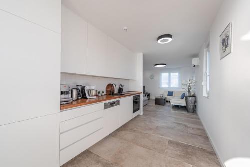 Gallery image of Bekina, stylish rooftop pool apartment in Mandre