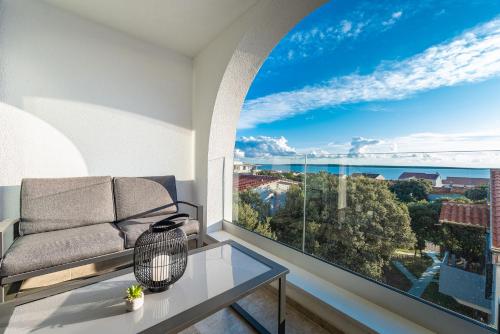 Gallery image of Bekina, stylish rooftop pool apartment in Mandre