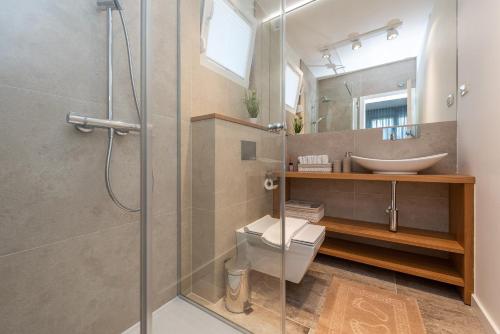 Koupelna v ubytování Bekina, stylish rooftop pool apartment