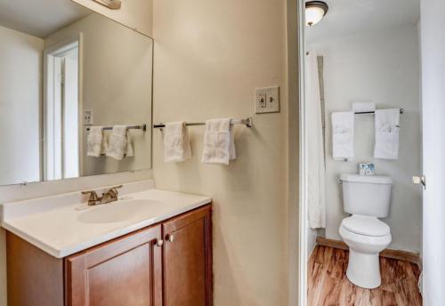 Koupelna v ubytování Americas Best Value Inn Greeley