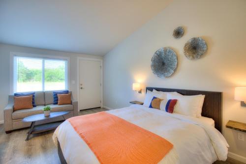 เตียงในห้องที่ OCEAN SHORES RESORT - Brand New Rooms