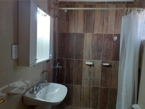 Et badeværelse på EL DESCANSO DEPARTAMENTOS