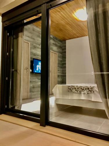 Ένα μπάνιο στο EllinFos Apartments