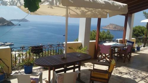 a table and chairs on a balcony with a view of the ocean at Melina's Sunset in Myrties