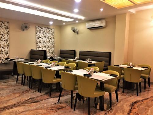 Χώρος καθιστικού στο Hotel Bharat