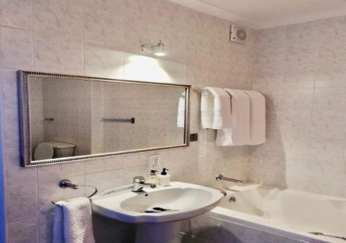 Ένα μπάνιο στο Cape Town Beachfront Apartments at Leisure Bay
