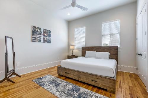 a bedroom with a bed and a ceiling fan at Fabulous Cottages with City Views in New Orleans