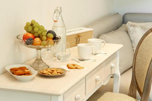 a table with a bowl of fruit and a bowl of nuts at Casa Svizzera Agriturismo in Barolo