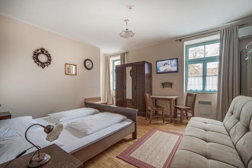 Postel nebo postele na pokoji v ubytování Parma Guesthouse & Apartments