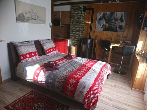 Postel nebo postele na pokoji v ubytování Chalet "Chez Claudine et Charles"