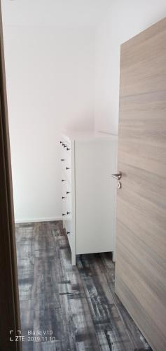 a room with a dresser next to a door at Reisezeit in Kessel