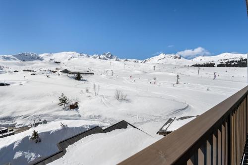 a view of a ski slope with snow covered mountains at Hotel Annapurna in Courchevel