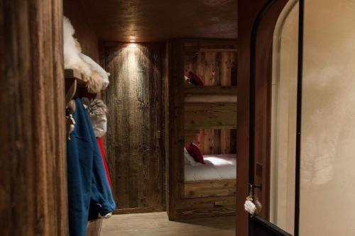 a room with a closet with a bed in it at Appartement Flocon de Nell in Meg&egrave;ve