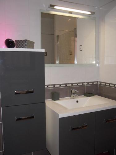 a bathroom with a sink and a mirror at Roc A Mare in Galeria