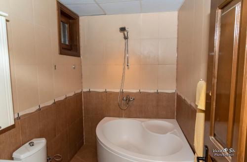 Fotografie z fotogalerie ubytování Семеен хотел Джамура v destinaci Bačkovo