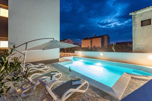 Star 1 modern & centrally ap for 4