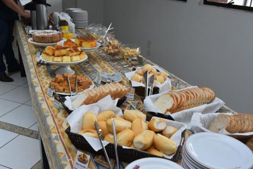 Options de petit-déjeuner proposées aux clients de l'établissement Hotel Vilhar