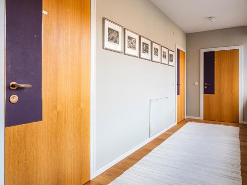 an empty hallway with a door and a carpet at Die Schmiede in Ybbsitz