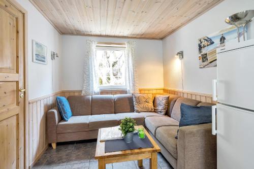 a living room with a couch and a table at Skottevik Feriesenter in Skottevik