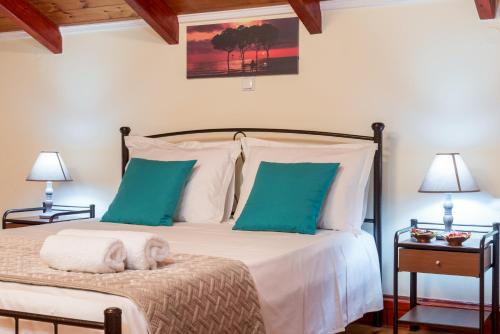 Кровать или кровати в номере Soso's Sea View Apartment