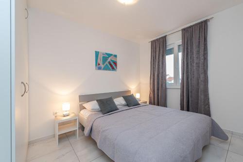 Postel nebo postele na pokoji v ubytování Star 5 modern & centrally ap for 4