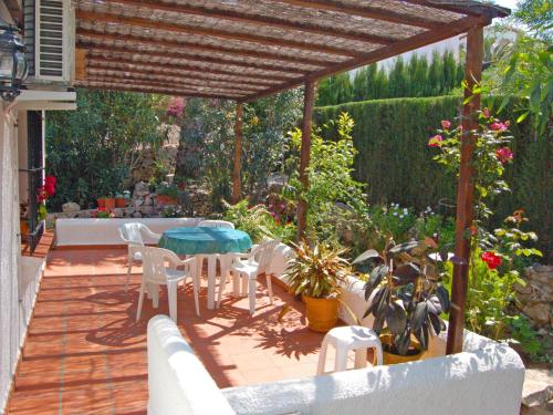 Κήπος έξω από το Holiday Home Isabel by Interhome