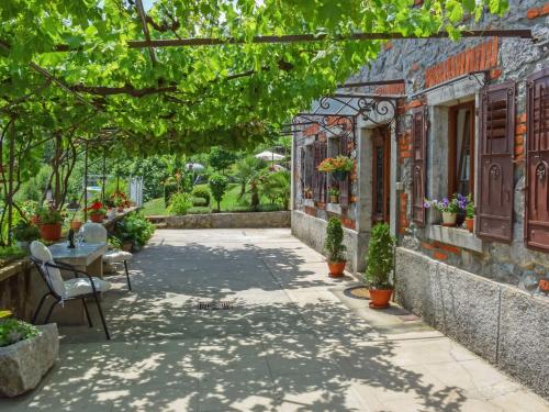 a courtyard of a house with a table and chairs at Holiday Home Lea by Interhome in Rukavac