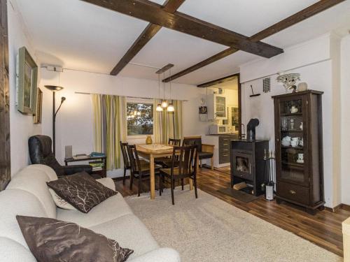 Posezení v ubytování Holiday Home Päivärinne by Interhome