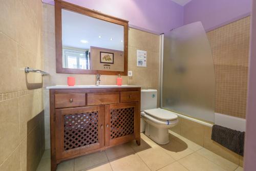 A bathroom at RamblasRentals Design Renovated Apartment AC Balcony10m Ramblas - Parking - Wifi