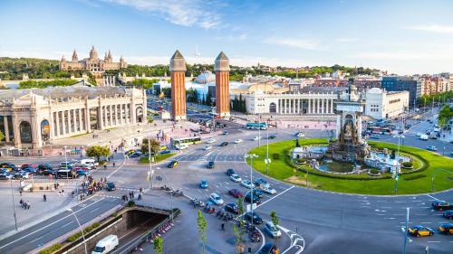 RamblasRentals Design Renovated Apartment AC Balcony10m Ramblas - Parking - Wifi