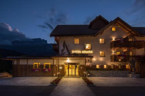 Budova, kde se hotel nachází