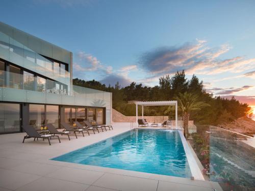Bazén v ubytování Villa Palma by Interhome nebo v jeho okolí