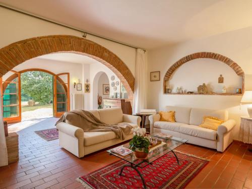 אזור ישיבה ב-Holiday Home Villa San Gervasio by Interhome