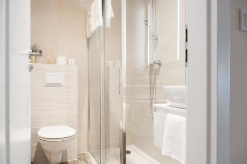 een badkamer met een toilet en een wastafel bij B&B Concept in Zagreb